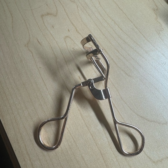Silver Makeup Tool Eyelash Curler - Picture 1 of 3